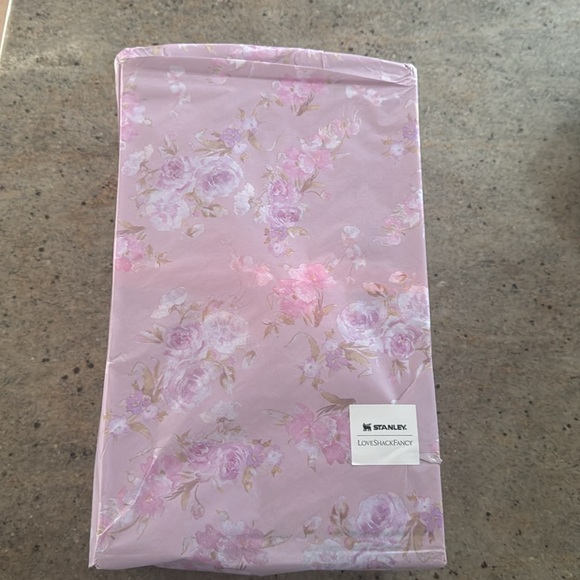 Stanley X LoveShackFancy 40OZ Quencher Happy Thoughts - Picture 4 of 5